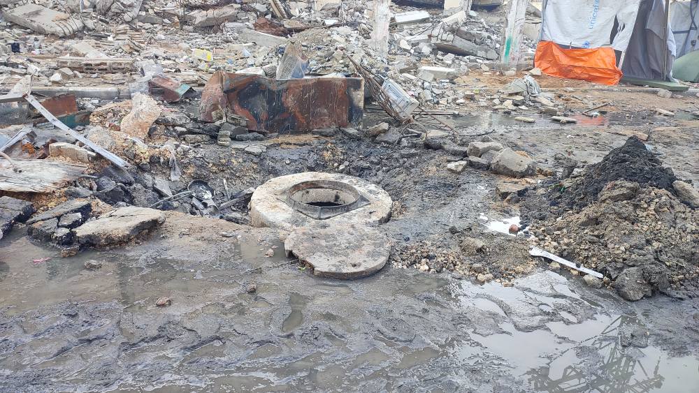 أعمال صيانة وتعزيل شبكات ومناهل الصرف الصحي