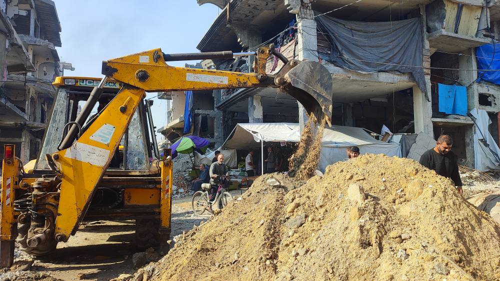 أعمال صيانة وتعزيل شبكات ومناهل الصرف الصحي