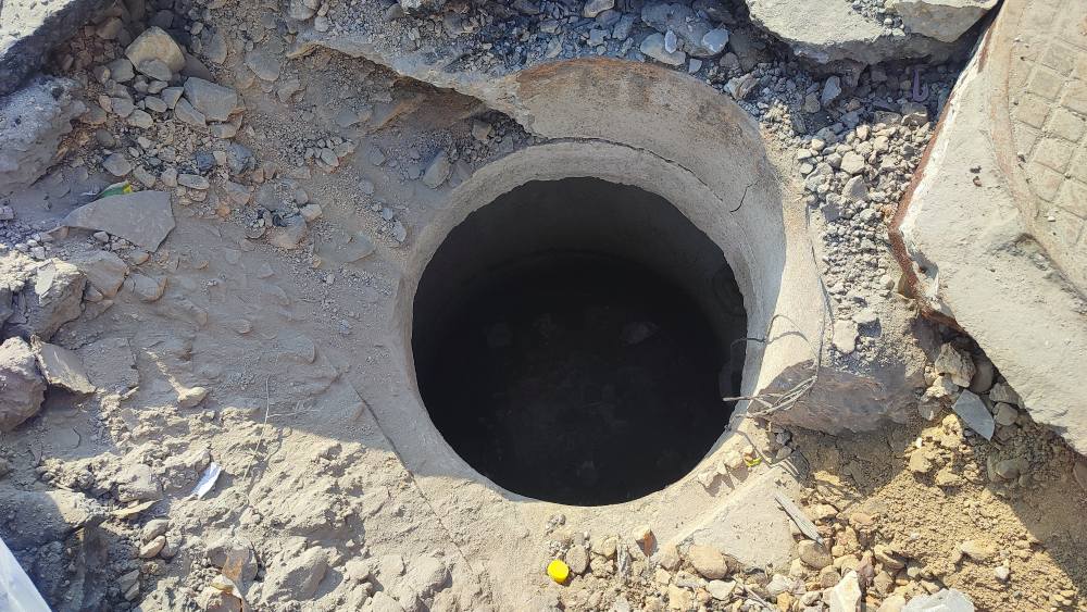 أعمال صيانة وتعزيل شبكات ومناهل الصرف الصحي