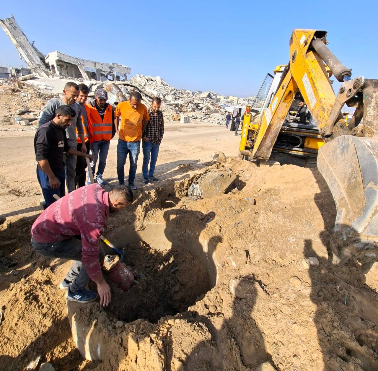 البدء في إجراء أعمال صيانة لحوض تجميع مياه الأمطار (الصفطاوي)