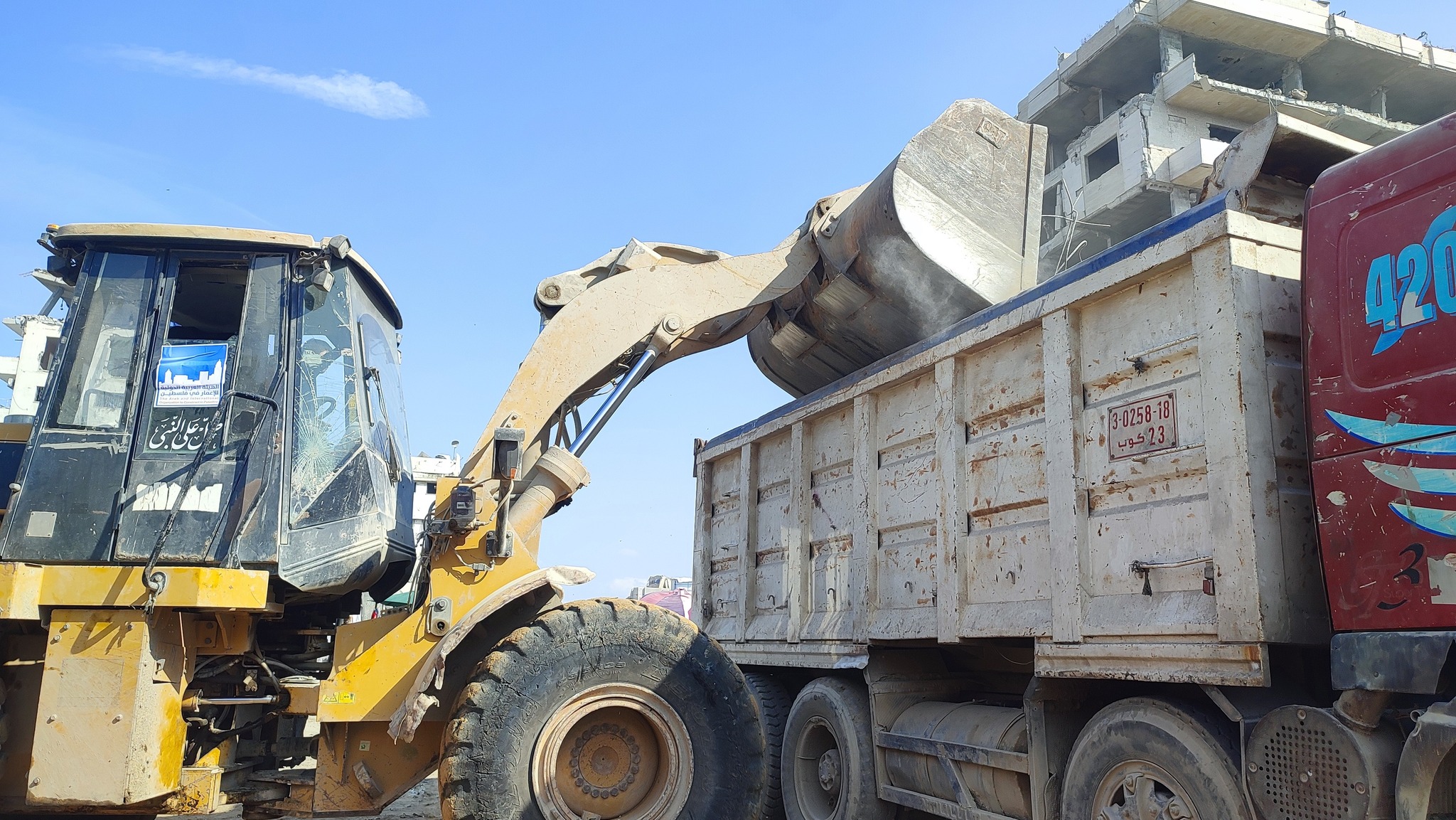 طواقم العمل تشرع في تعزيل وصيانة دوار الجلاء (الصاروخ) الحيوي