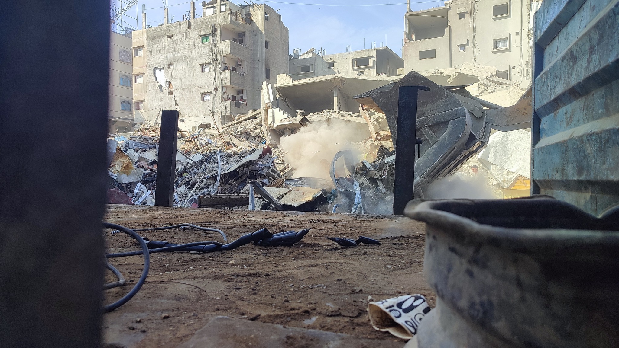 طواقم العمل تشرع في تعزيل وصيانة دوار الجلاء (الصاروخ) الحيوي