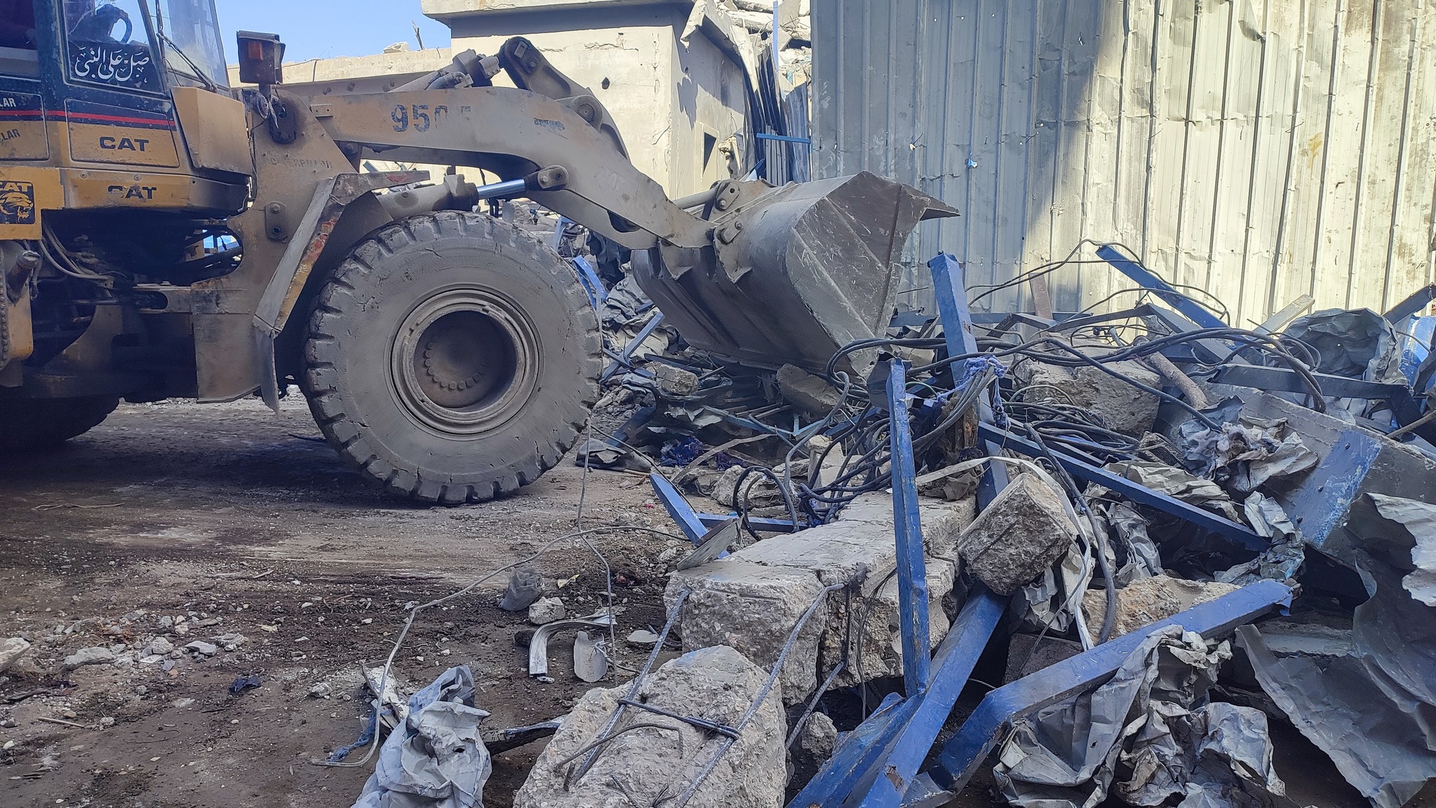 من جهود إزالة الركام وفتح الشوارع