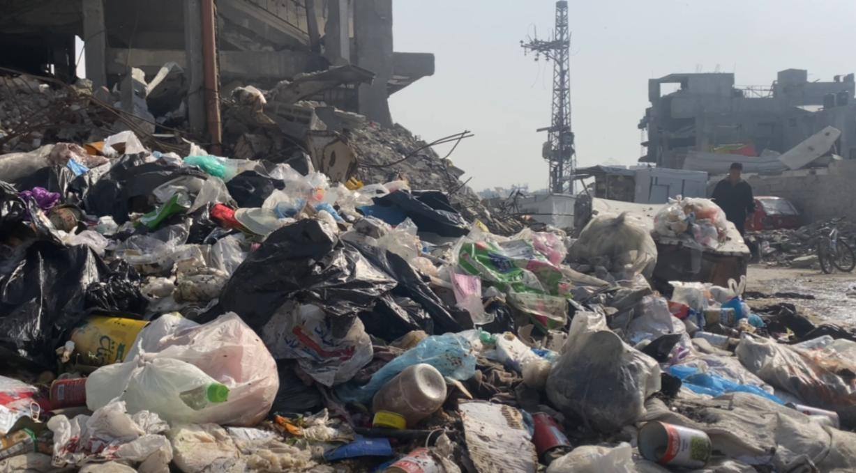 انتشار وتراكم النفايات يُنذر بكارثة صحية وبيئية