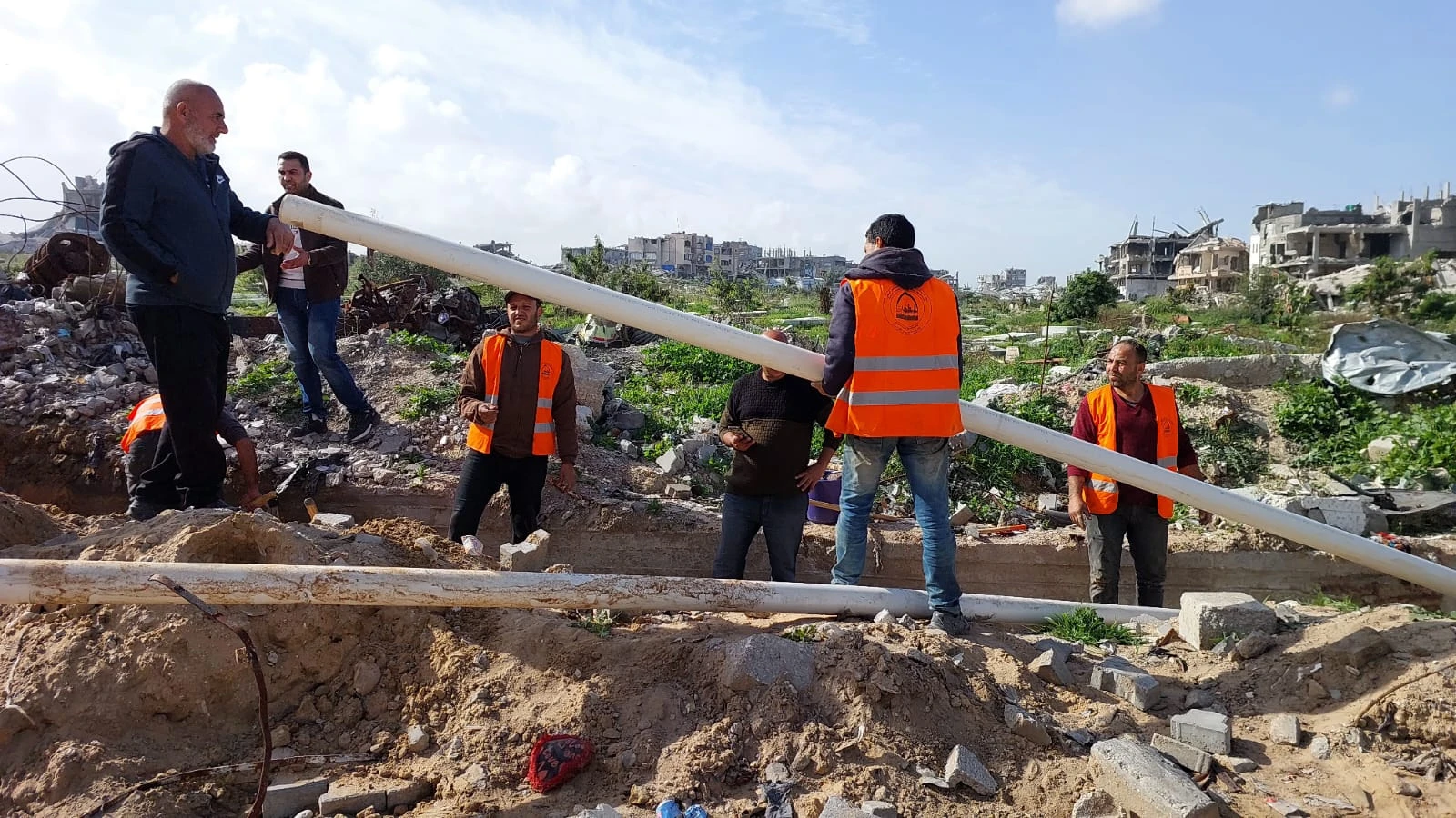 استمرار جهود تنظيف وصيانة مناهل الصرف الصحي وخطوط وشبكات المياه