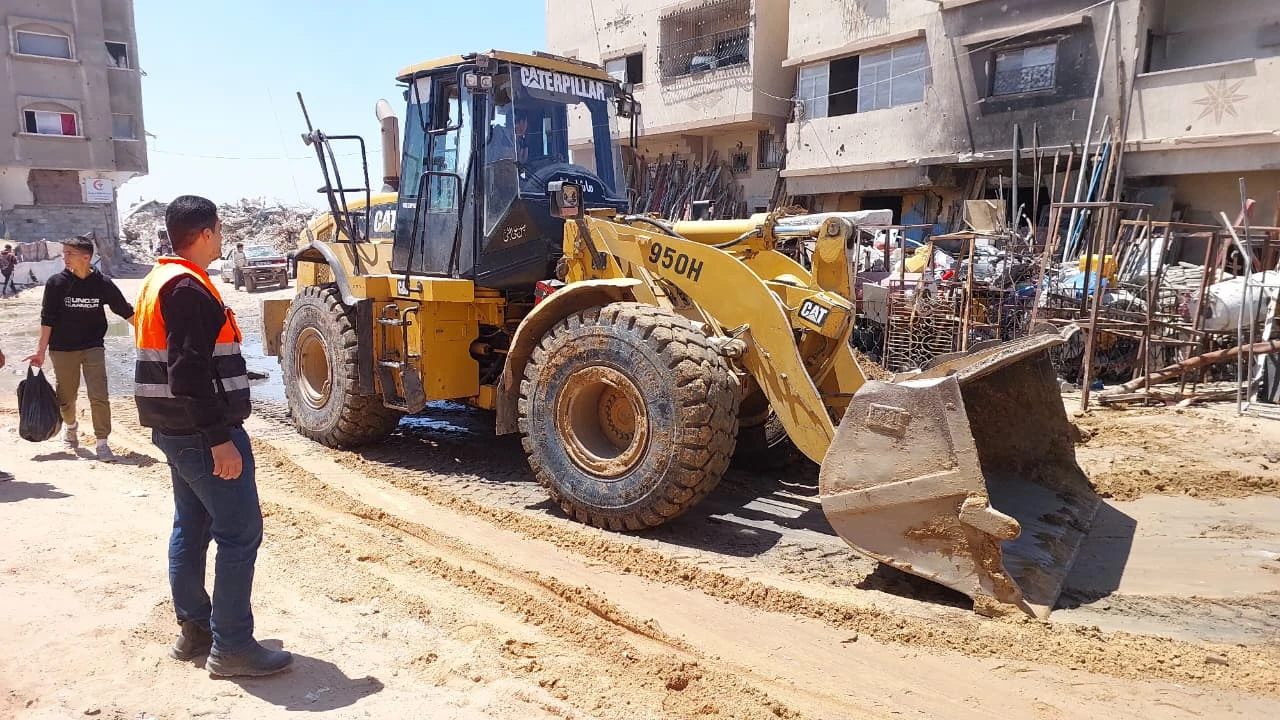 أعمال صيانة وتنظيف شبكة صرف صحي امتداد شارع حيفا حتى شارع الغباري