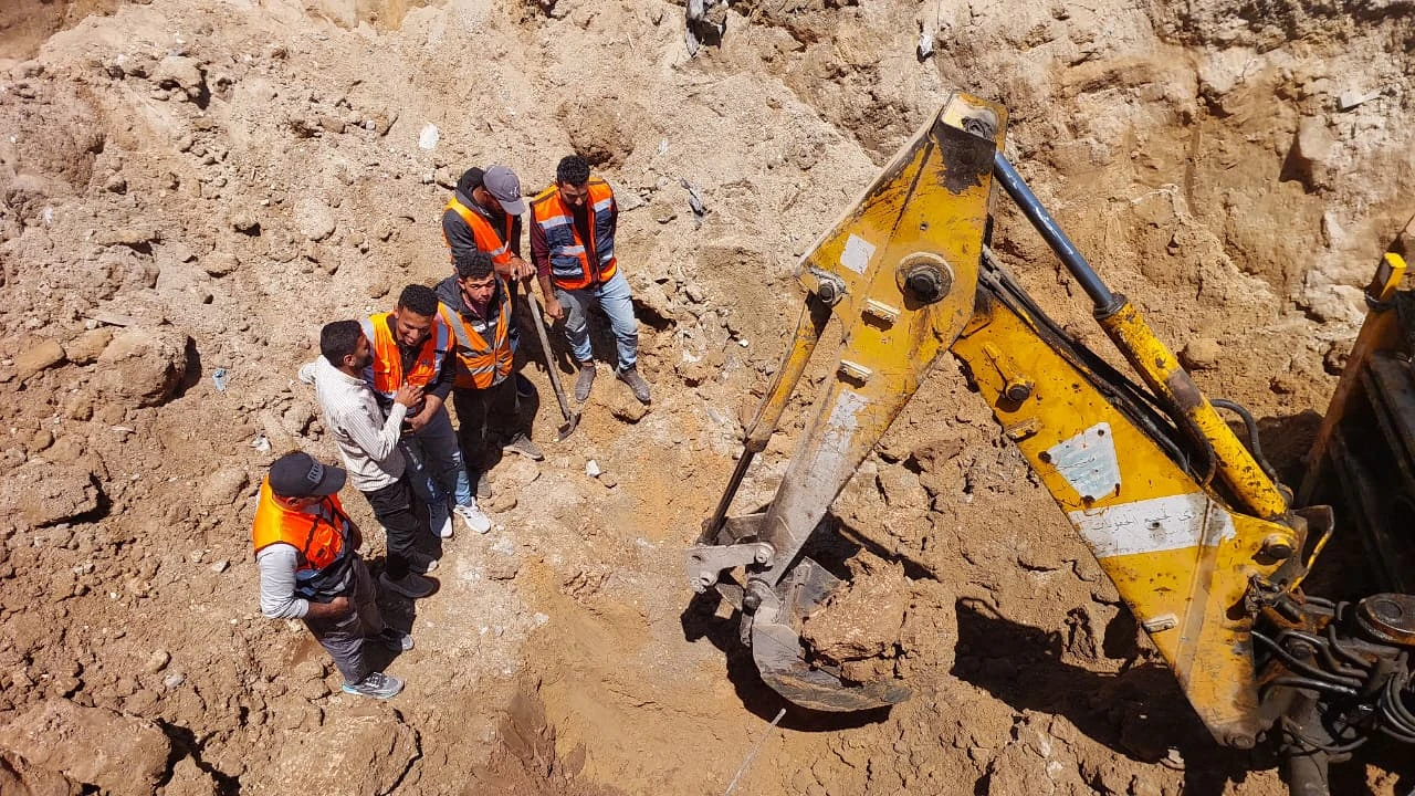 أعمال صيانة وتنظيف شبكة صرف صحي امتداد شارع حيفا حتى شارع الغباري