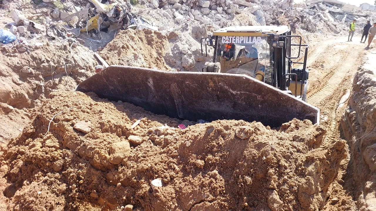 أعمال صيانة وتنظيف شبكة صرف صحي امتداد شارع حيفا حتى شارع الغباري