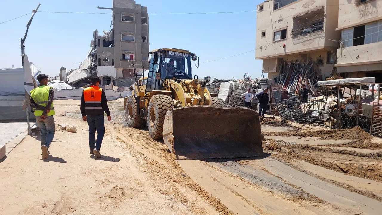 أعمال صيانة وتنظيف شبكة صرف صحي امتداد شارع حيفا حتى شارع الغباري