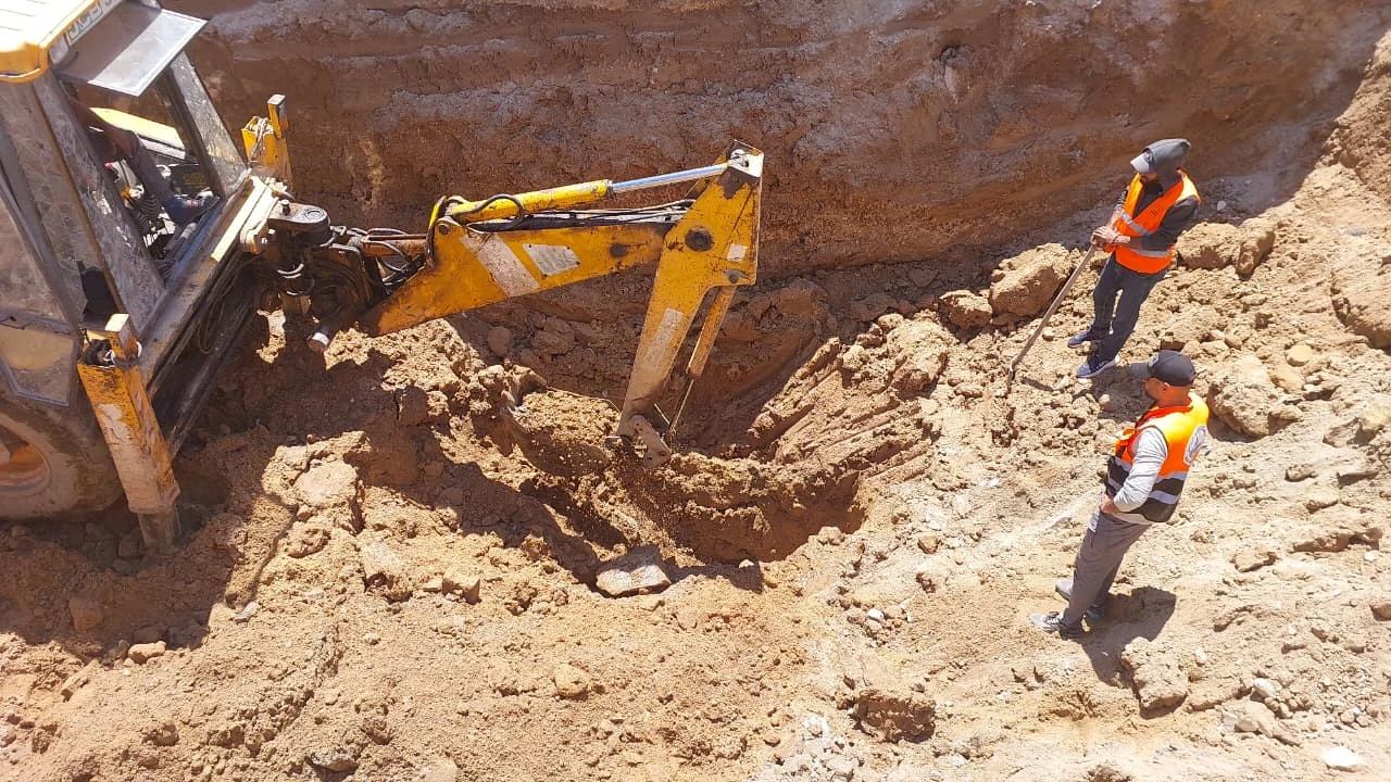 أعمال صيانة وتنظيف شبكة صرف صحي امتداد شارع حيفا حتى شارع الغباري