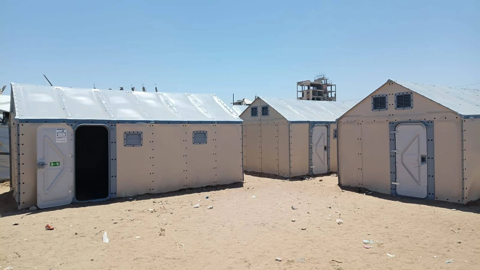 إنشاء مخيم أرض عزام لإيواء النازحين