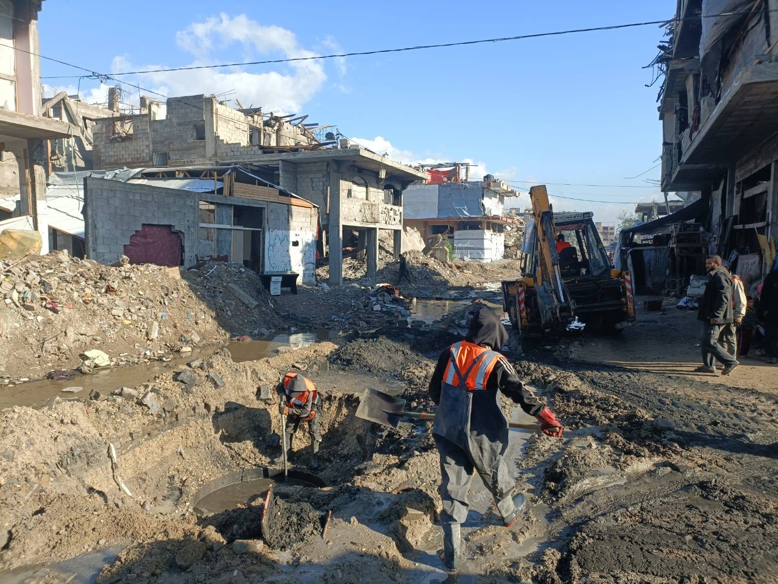 الفرق تنتشر لمعالجة آثار المنخفض الجوي