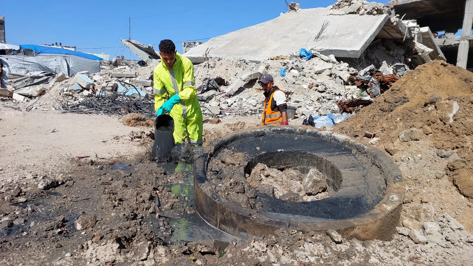 استمرار جهود تنظيف وصيانة مناهل الصرف الصحي وخطوط وشبكات المياه