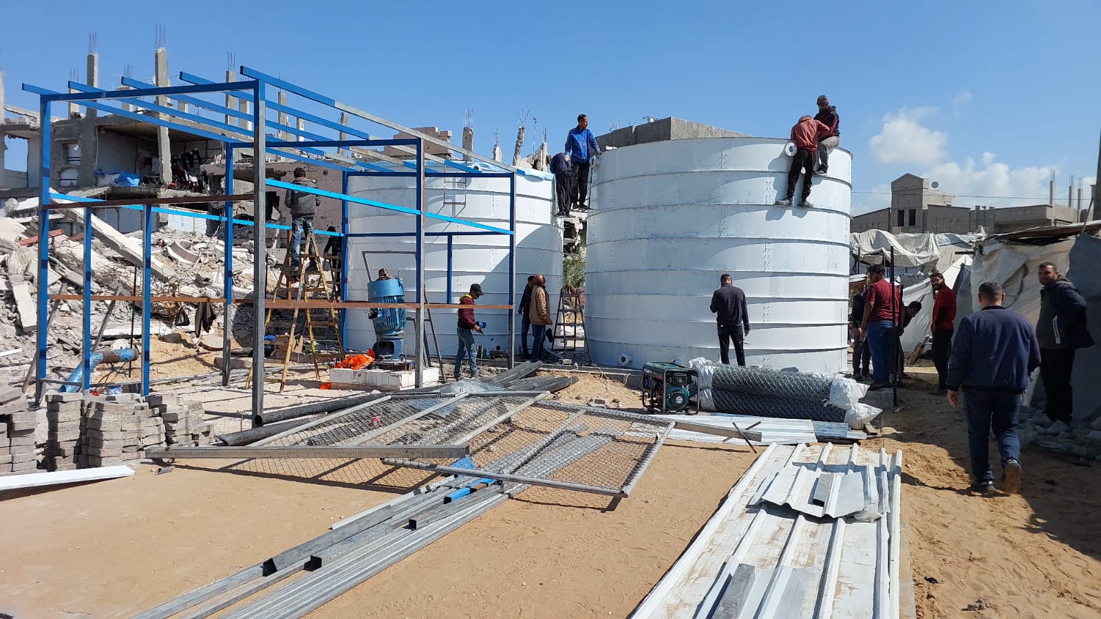 بدء تنفيذ مشروعَي محطة مياه للشرب وصيانة بئر المروة